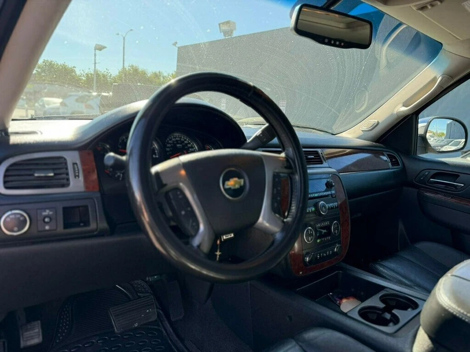 2013 Chevrolet Avalanche - Image 9 of 21