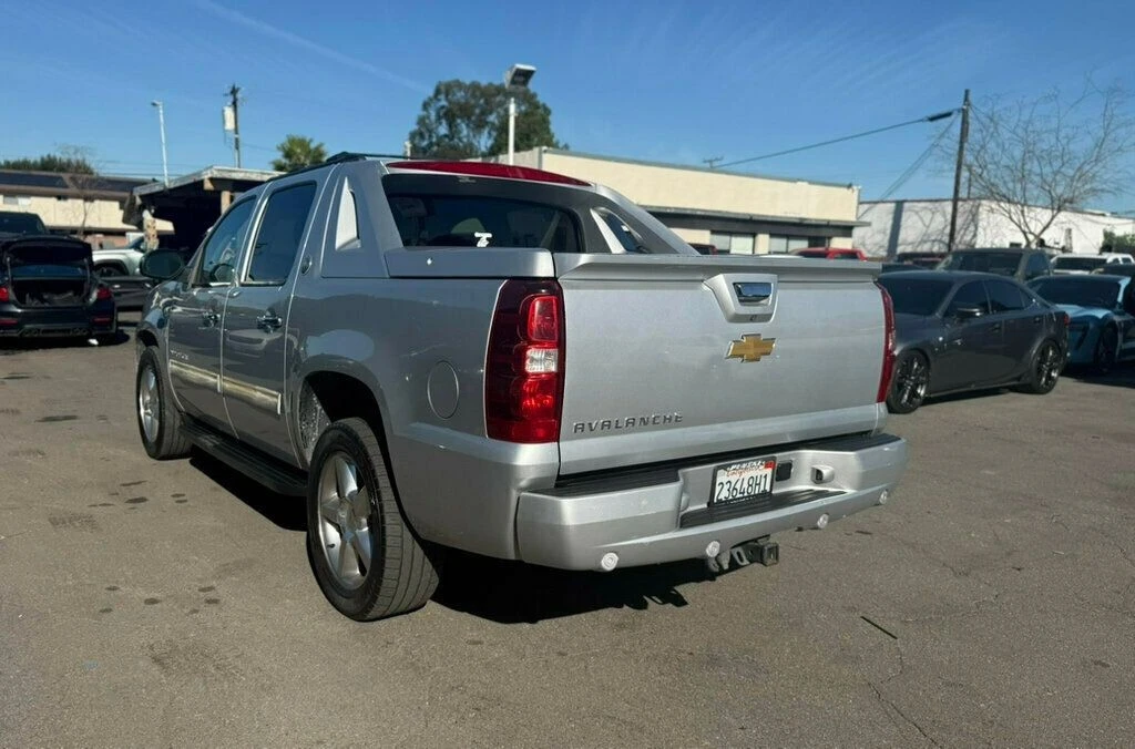 2013 Chevrolet Avalanche - Image 6 of 21