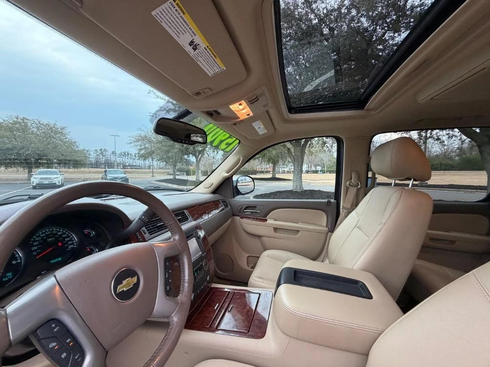 2013 Chevrolet Avalanche - Image 8 of 21