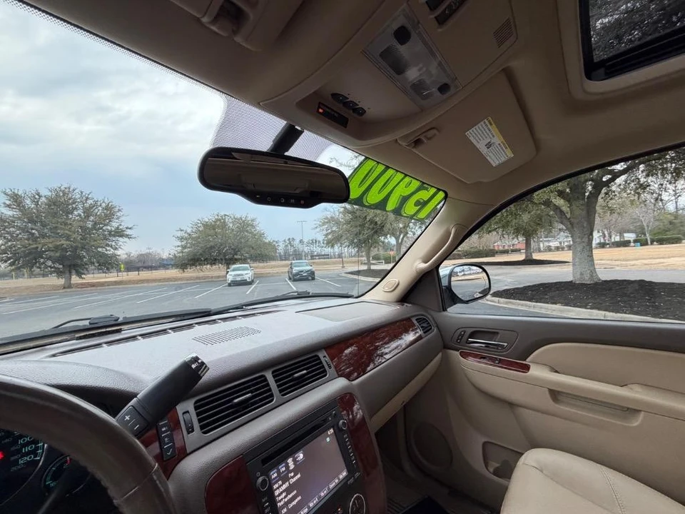 2013 Chevrolet Avalanche - Image 17 of 21
