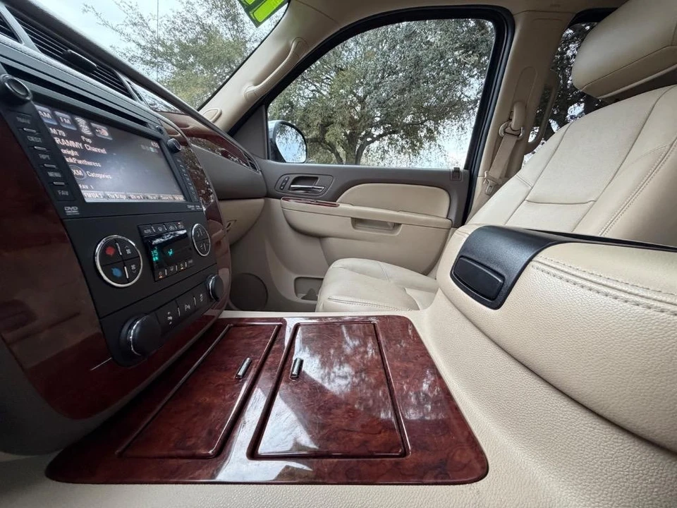 2013 Chevrolet Avalanche - Image 16 of 21