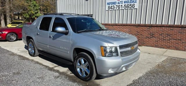 2013 Chevrolet Avalanche - Image 2 of 18