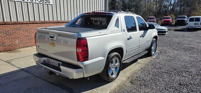 2013 Chevrolet Avalanche - Image 5 of 18