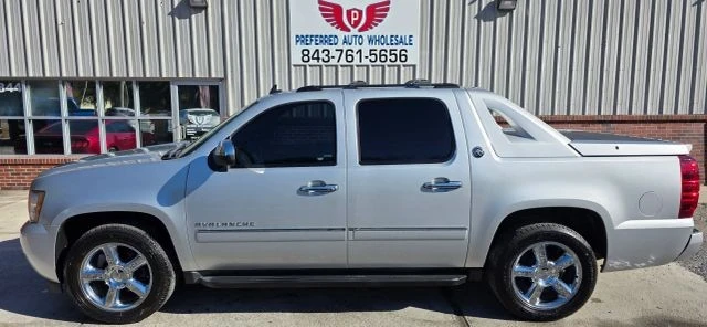 2013 Chevrolet Avalanche - Image 3 of 18