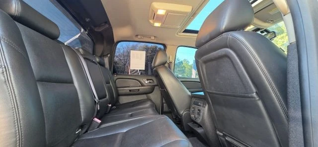 2013 Chevrolet Avalanche - Image 16 of 18