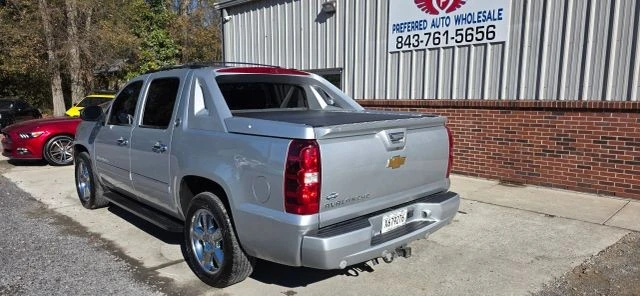 2013 Chevrolet Avalanche - Image 4 of 18