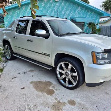 2013 Chevrolet Avalanche Black Diamond LTZ Sport Utility Pickup 4D