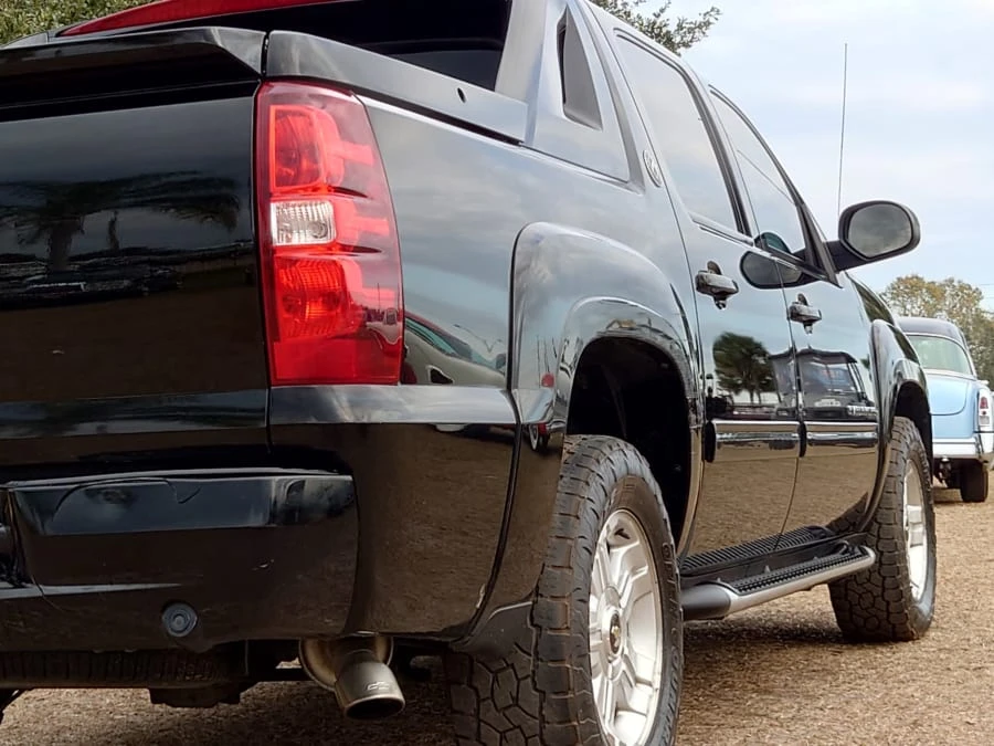2013 Chevrolet Avalanche - Image 10 of 19