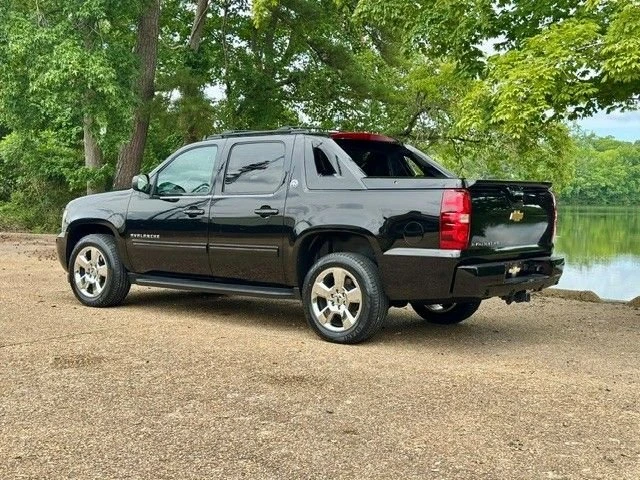 2013 Chevrolet Avalanche - Image 7 of 22