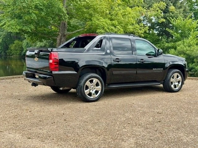 2013 Chevrolet Avalanche - Image 3 of 22