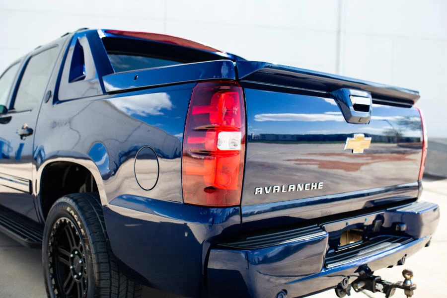 2013 Chevrolet Avalanche - Image 9 of 21