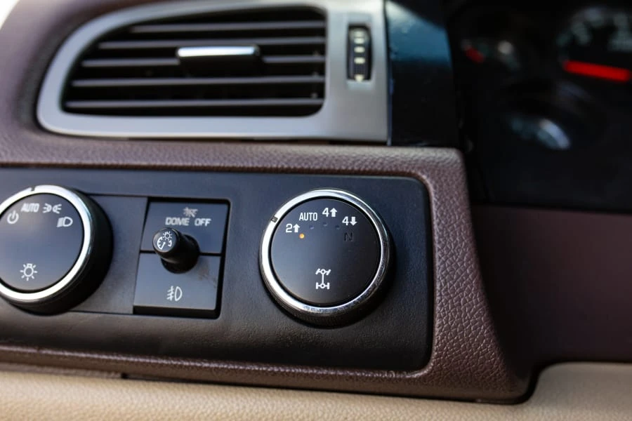 2013 Chevrolet Avalanche - Image 13 of 21