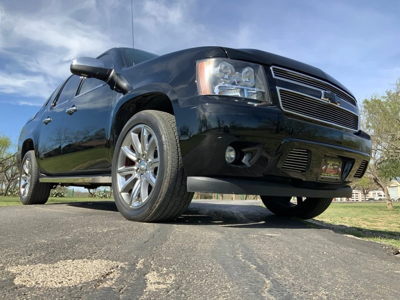 2013 Chevrolet Avalanche - Image 8 of 31