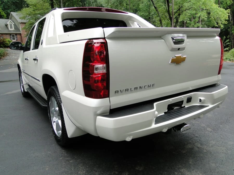 2013 Chevrolet Avalanche - Image 3 of 7