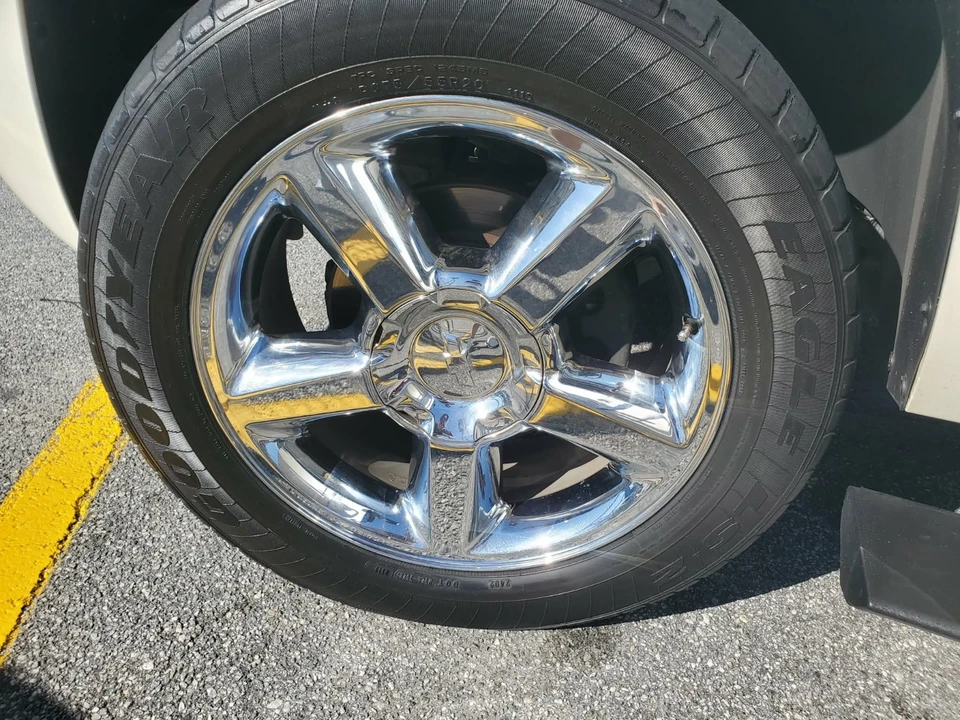 2013 Chevrolet Avalanche - Image 19 of 21