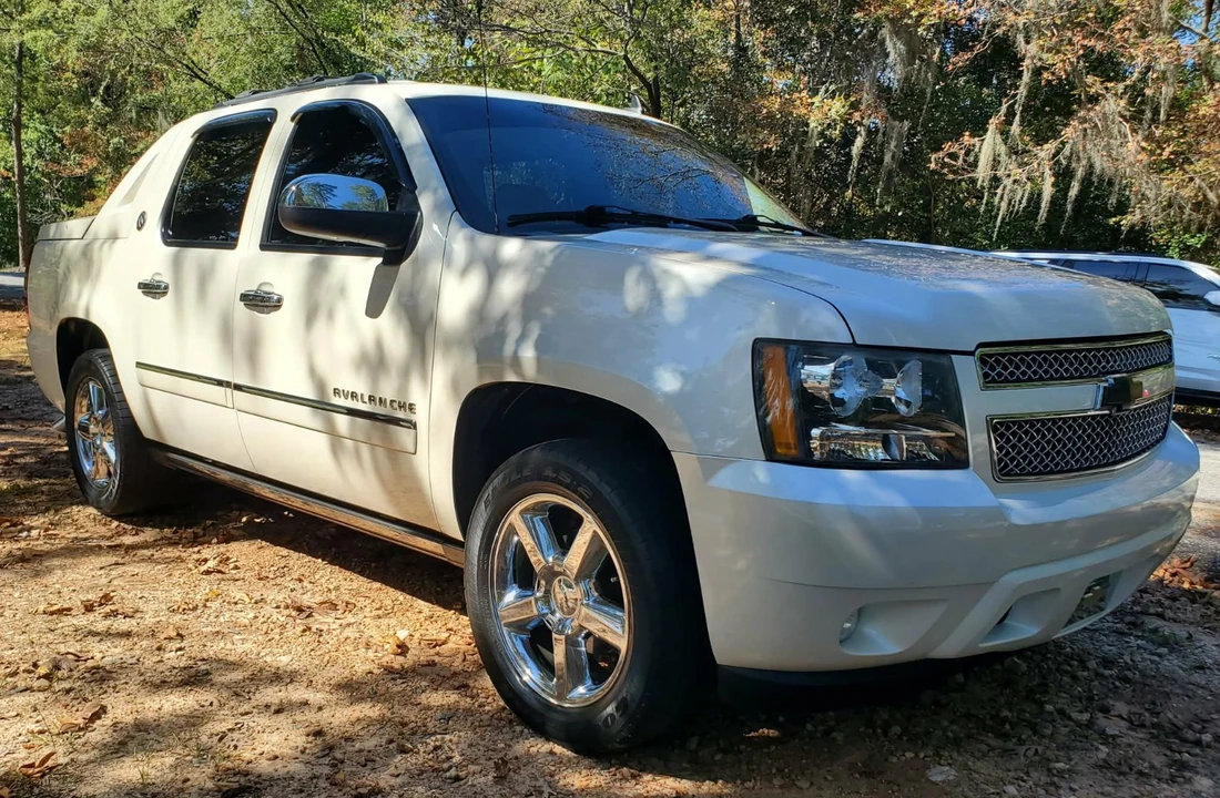 2013 Chevrolet Avalanche - Image 3 of 21