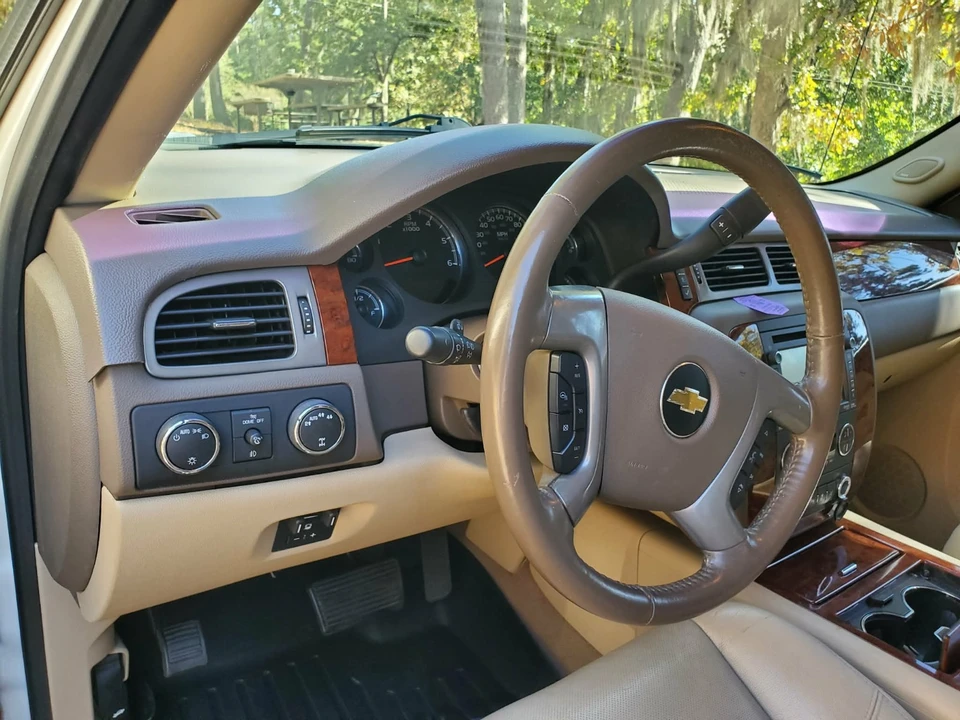 2013 Chevrolet Avalanche - Image 18 of 21