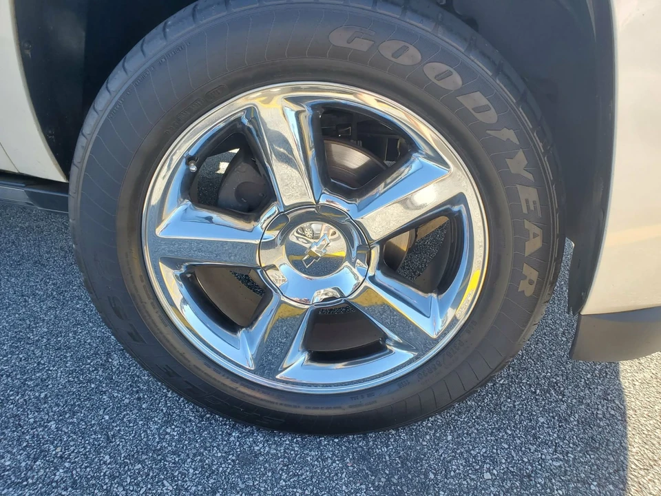 2013 Chevrolet Avalanche - Image 20 of 21