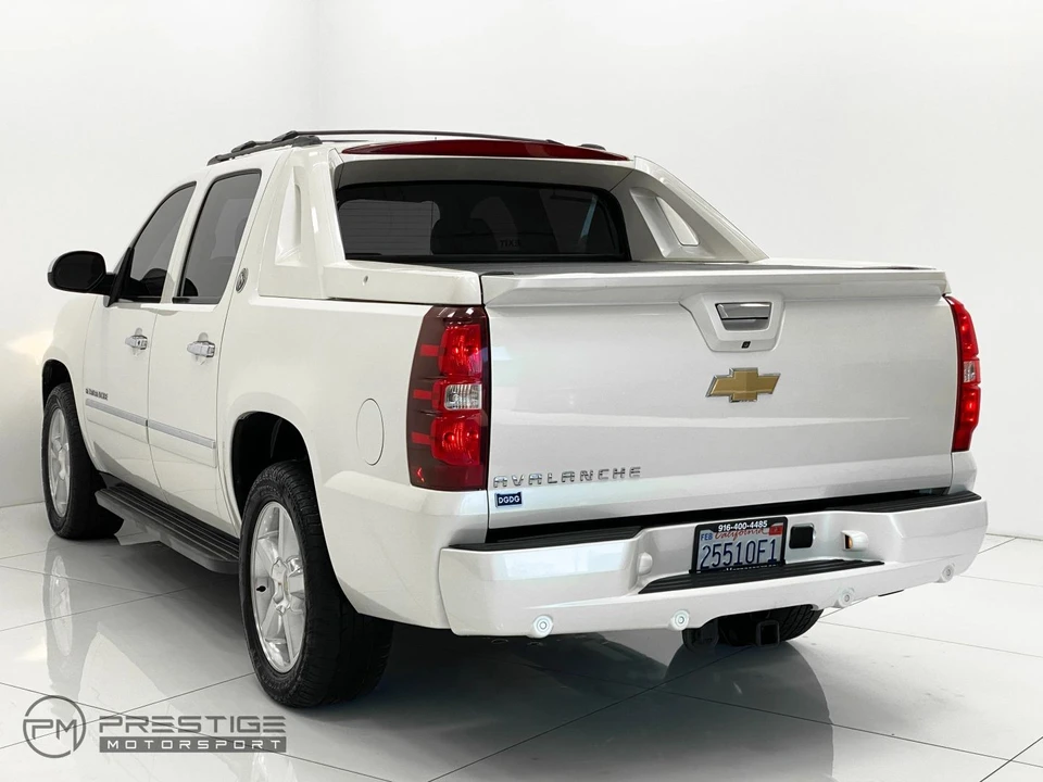 2013 Chevrolet Avalanche - Image 12 of 21