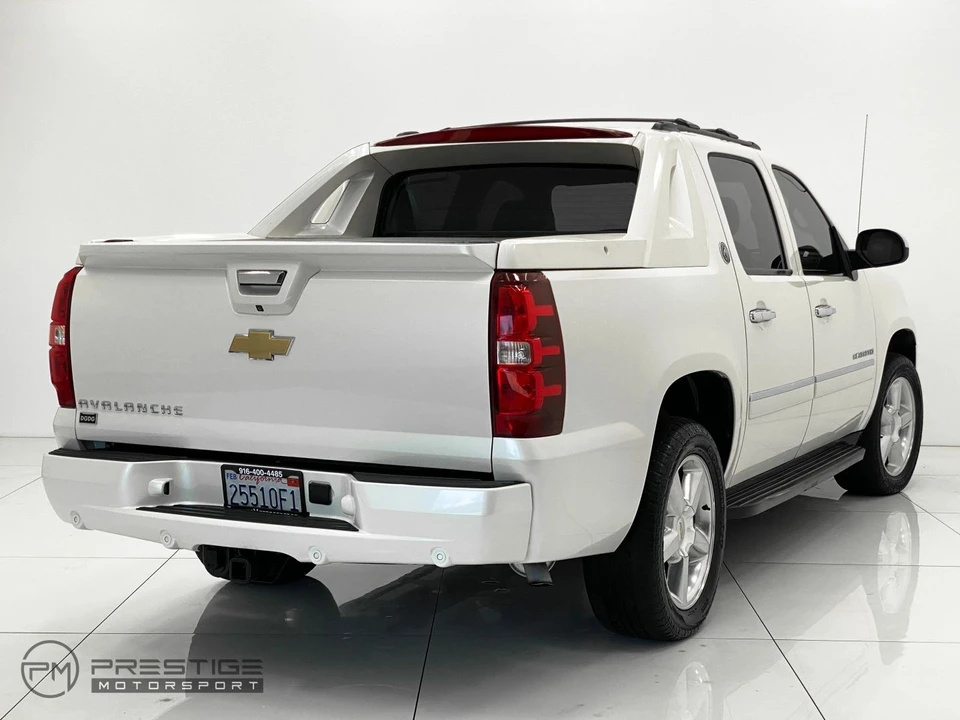 2013 Chevrolet Avalanche - Image 6 of 21