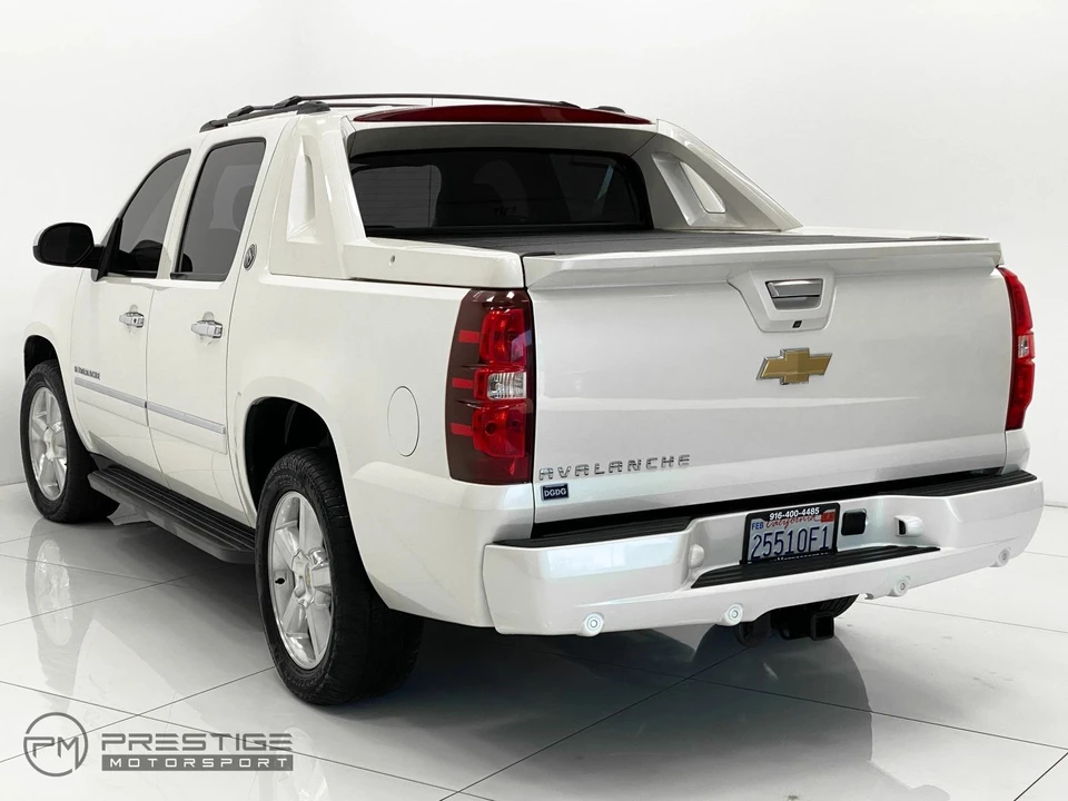 2013 Chevrolet Avalanche - Image 4 of 21
