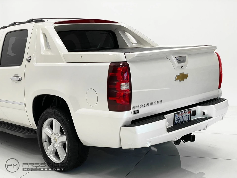 2013 Chevrolet Avalanche - Image 10 of 21