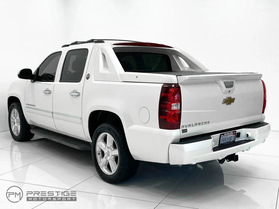 2013 Chevrolet Avalanche - Image 8 of 21
