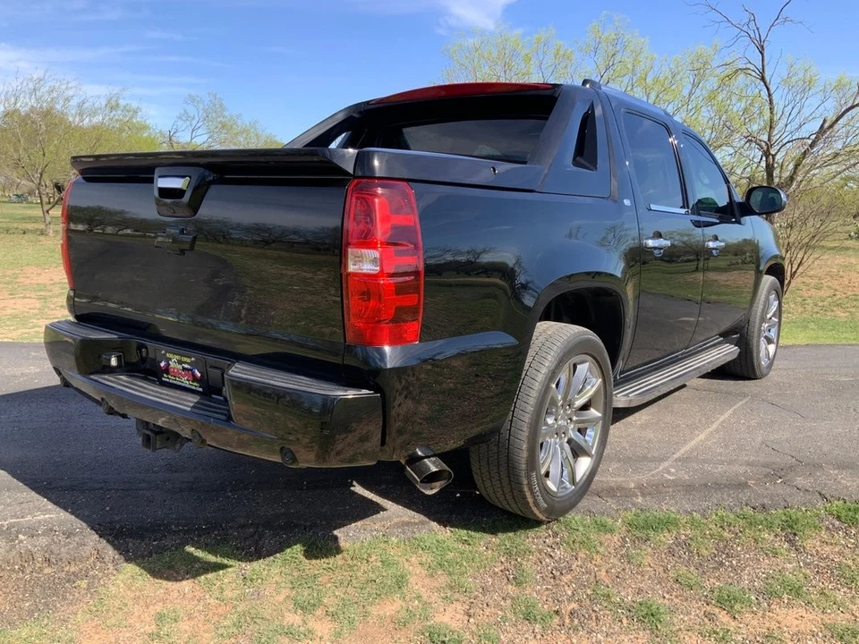 2013 Chevrolet Avalanche - Image 6 of 21