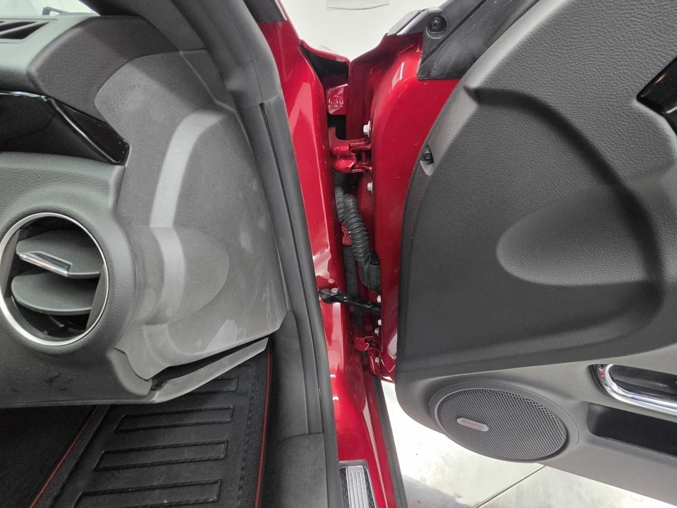 2013 Chevrolet Camaro ZL1 5th Gen - Image 28 of 31