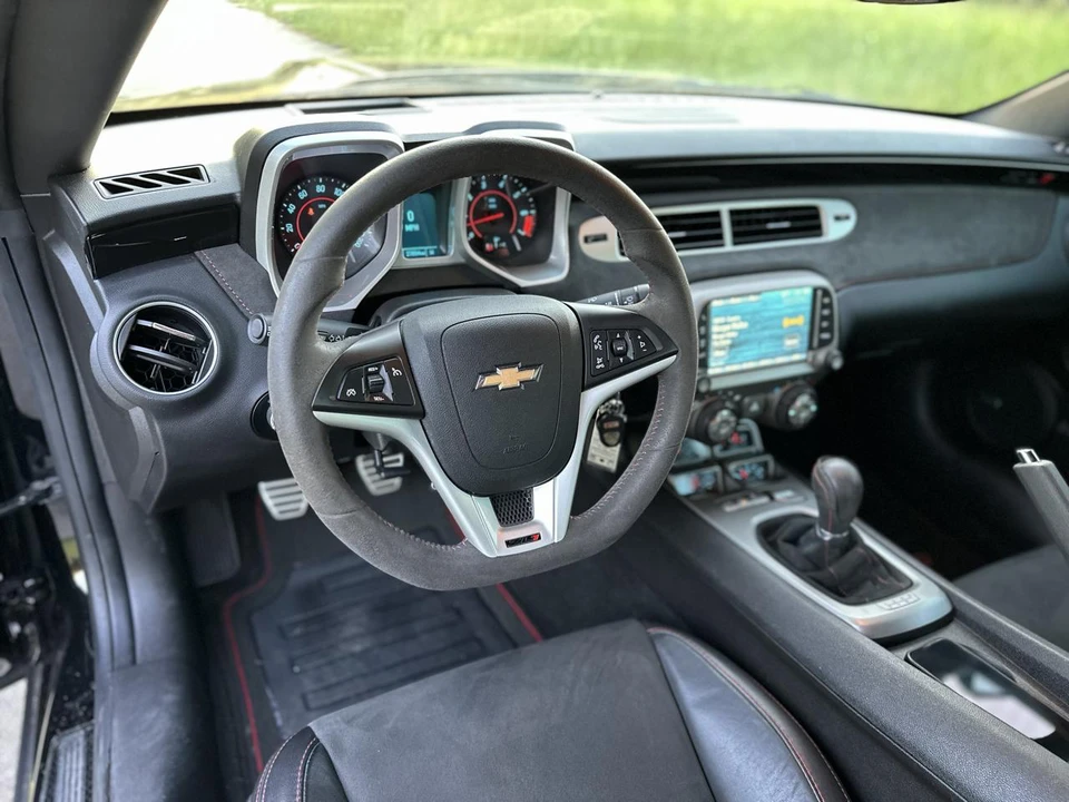 2013 Chevrolet Camaro ZL1 5th Gen - Image 15 of 21