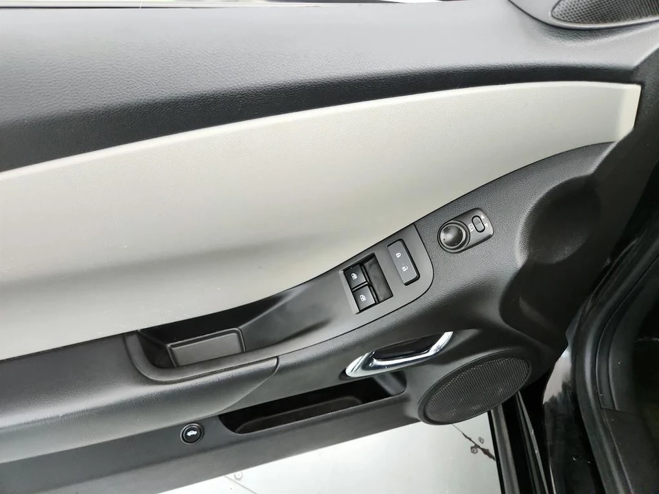 2013 Chevrolet Camaro 5th Gen - Image 19 of 31