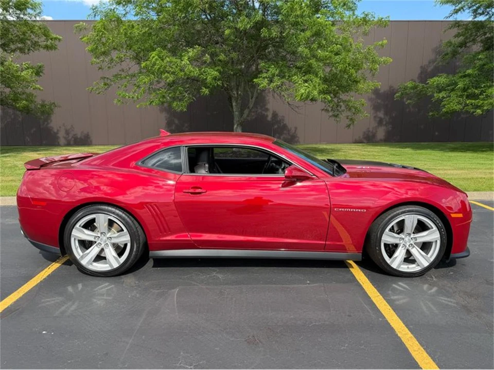 2013 Chevrolet Camaro ZL1 5th Gen - Image 13 of 31
