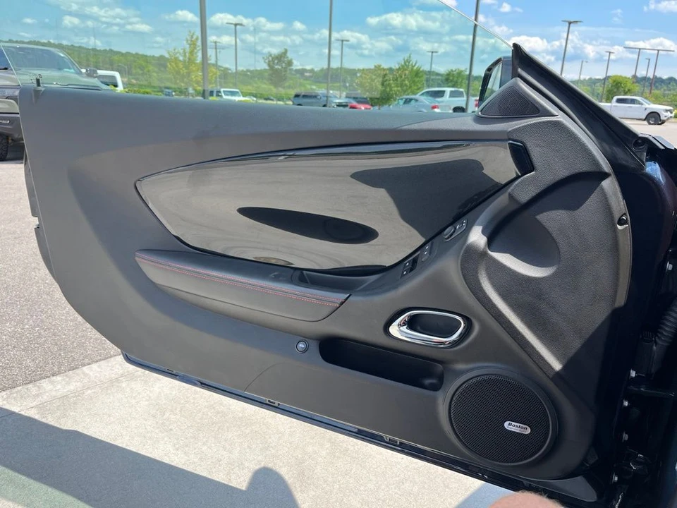 2013 Chevrolet Camaro ZL1 5th Gen - Image 11 of 31
