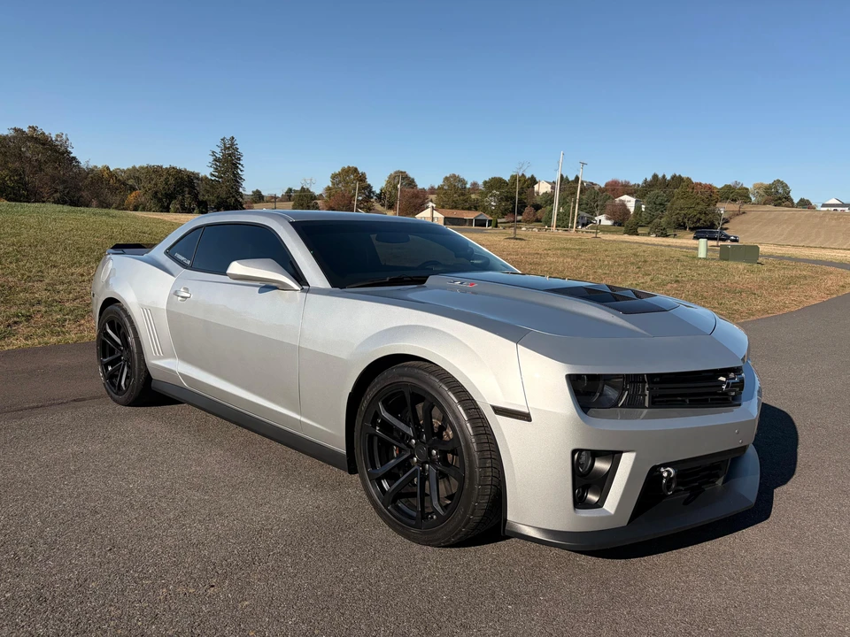 2013 Chevrolet Camaro ZL1 5th Gen - Image 11 of 31