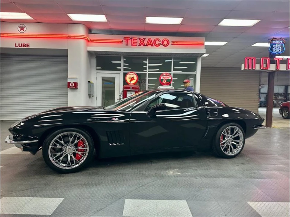 2013 Chevrolet Corvette C6 - Image 2 of 31