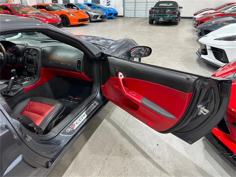2013 Chevrolet Corvette C6 - Image 16 of 30