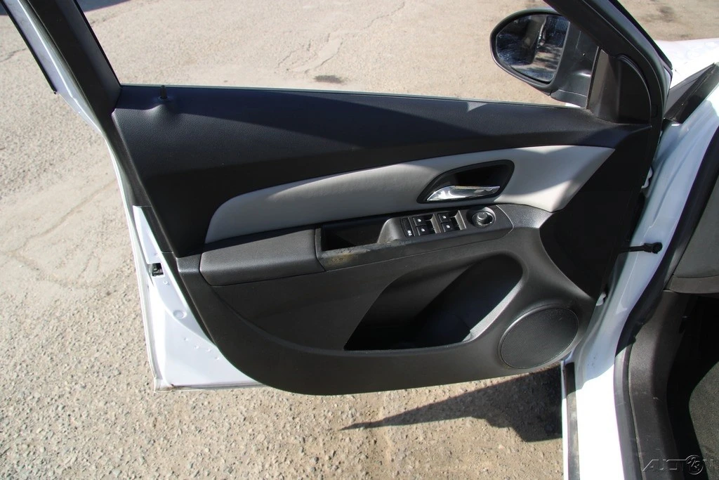 2013 Chevrolet Cruze - Image 11 of 21