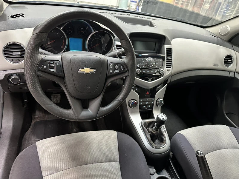 2013 Chevrolet Cruze - Image 9 of 21