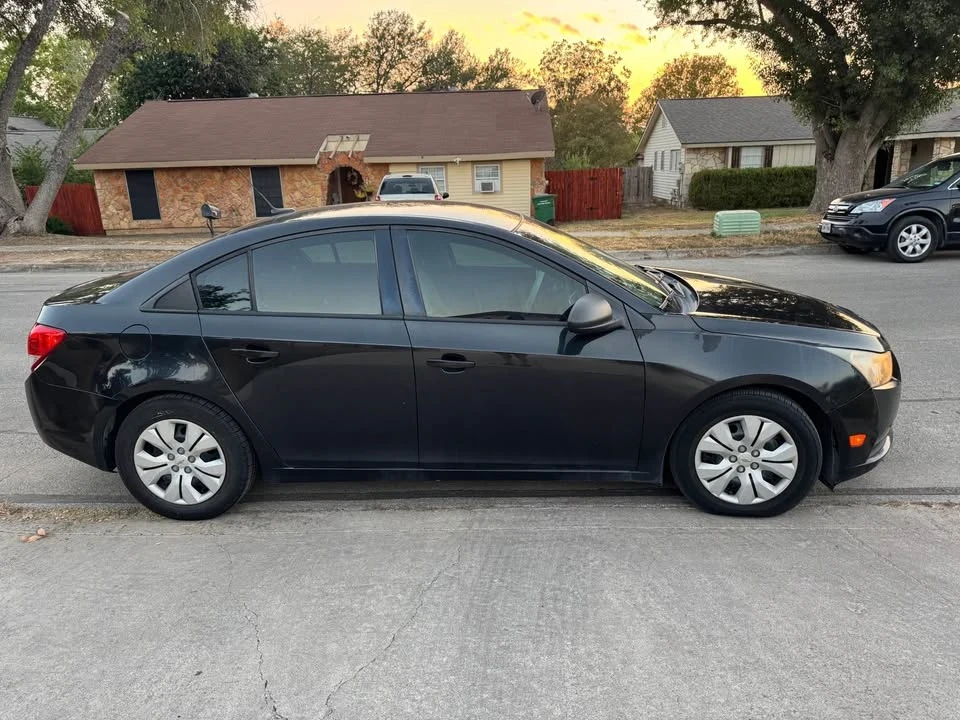 2013 Chevrolet Cruze - Image 2 of 7
