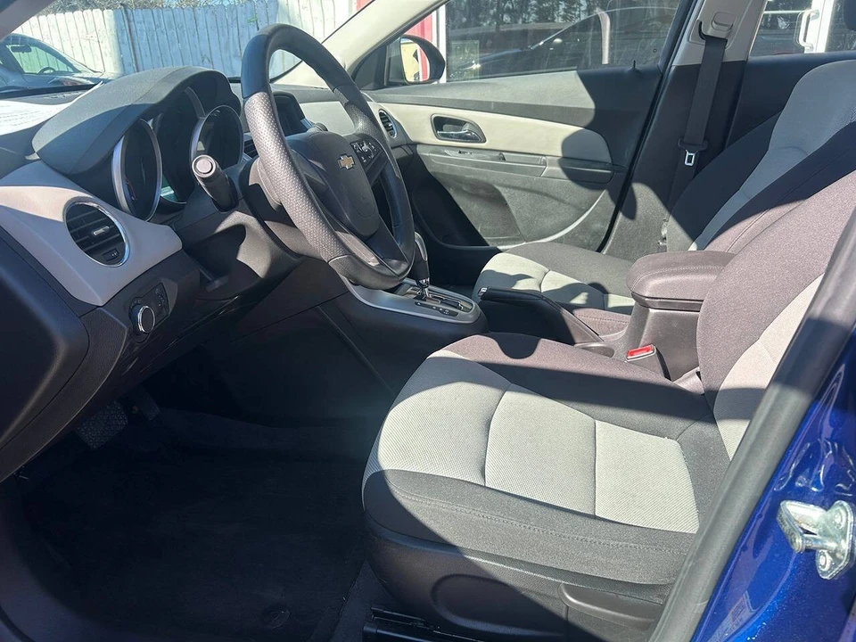 2013 Chevrolet Cruze - Image 11 of 17