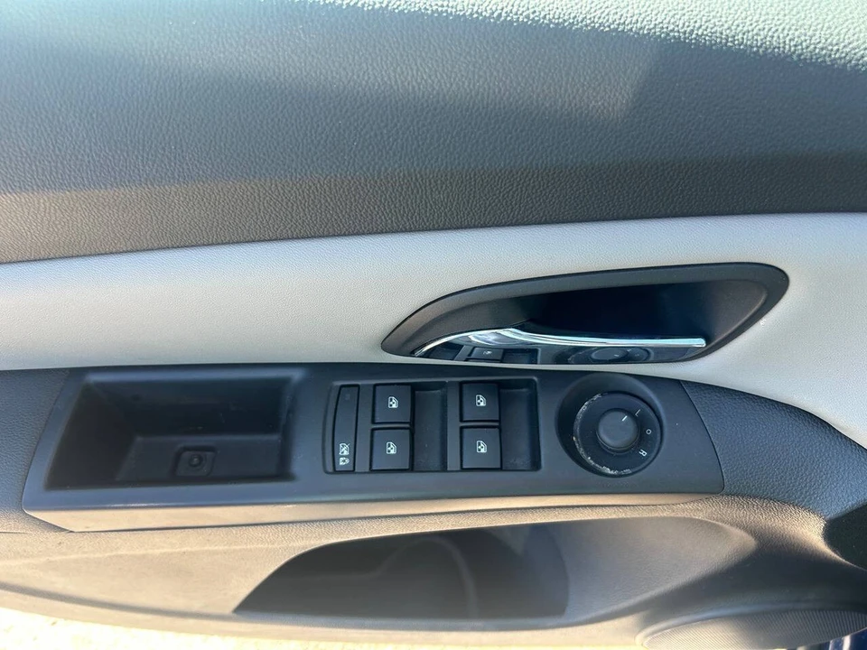 2013 Chevrolet Cruze - Image 12 of 17