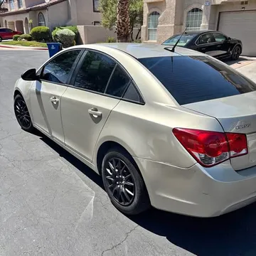 2013 Chevrolet Cruze LS Sedan 4D