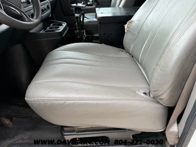 2013 Chevrolet Express - Image 10 of 31