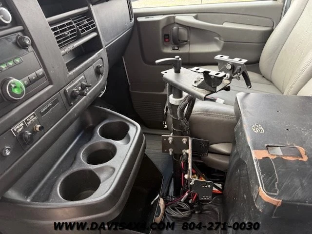 2013 Chevrolet Express - Image 14 of 31