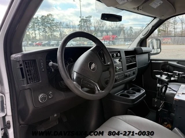 2013 Chevrolet Express - Image 12 of 31