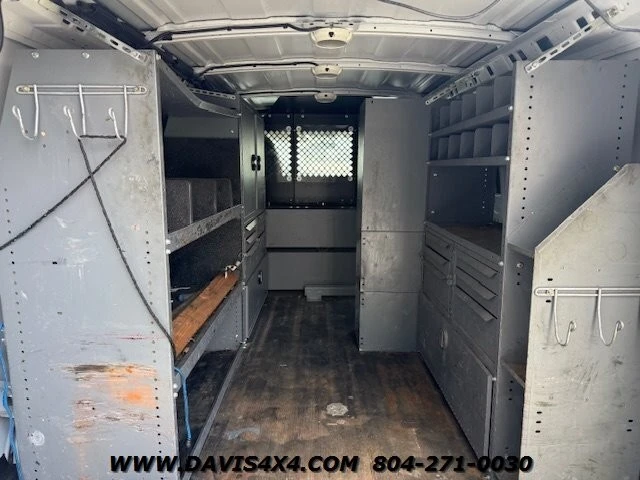 2013 Chevrolet Express - Image 27 of 31
