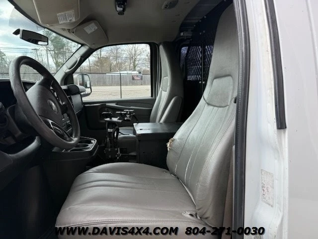 2013 Chevrolet Express - Image 11 of 31