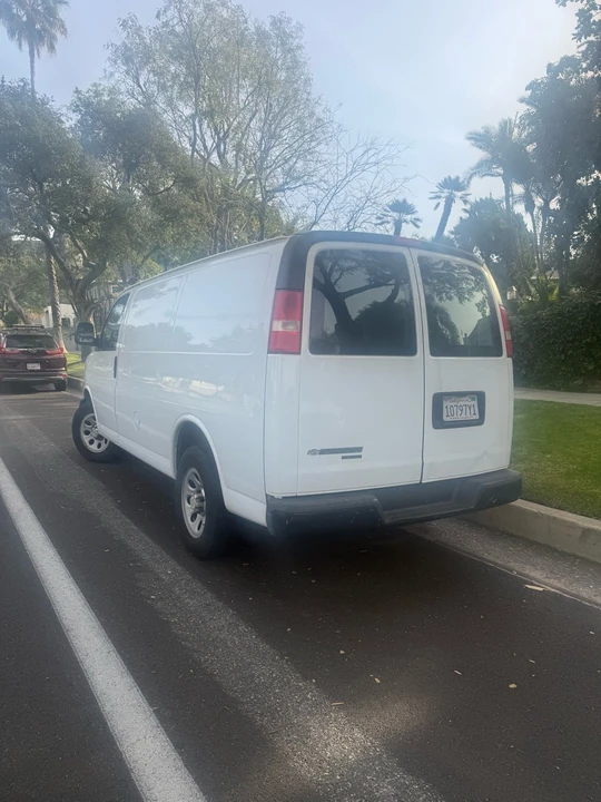 2013 Chevrolet Express - Image 4 of 8