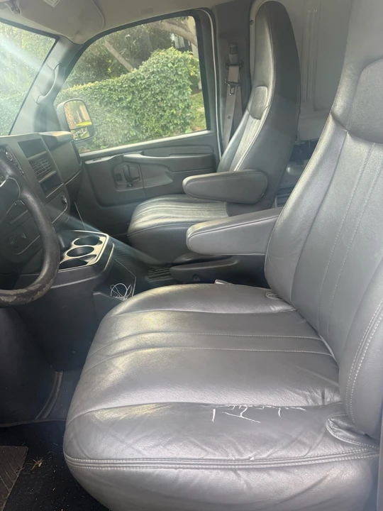 2013 Chevrolet Express - Image 5 of 8