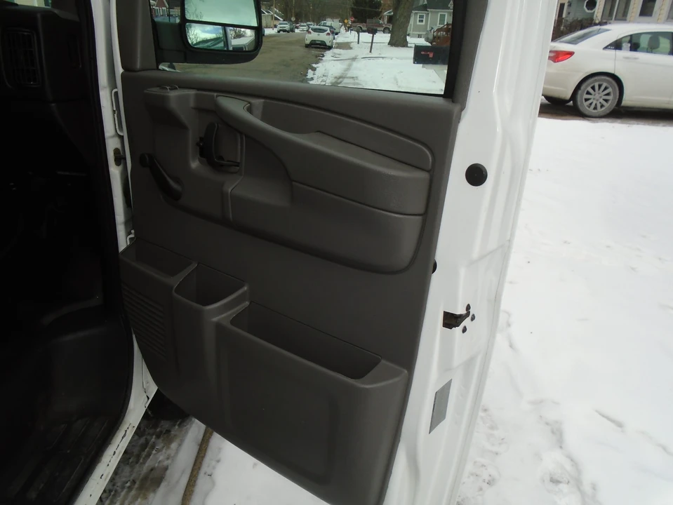 2013 Chevrolet Express - Image 13 of 20